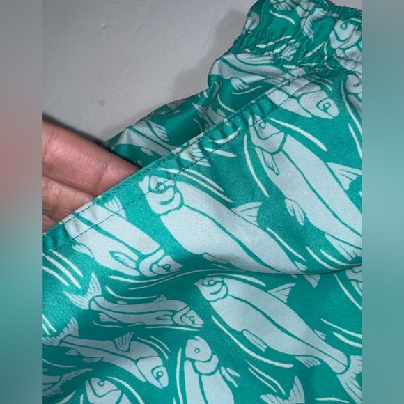 Vineyard Vines Swim Trunks fishy- Mens XLarge Green Mesh shorts - Picture 5 of 10